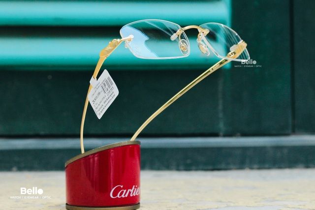 Vì sao khách hàng nên mua kính Cartier chính hãng tại Bello Eyewear 2 CT0061O 002 kính gọng đầu báo đặc trưng của Cartier tại Bello